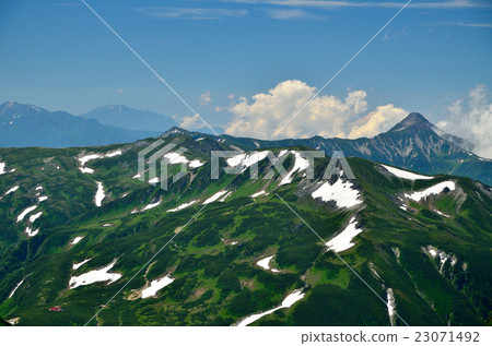 Kasagayake-dake seen from Mt. Mizukidake, Renkaku Sanmata, Mt. Shikoku 23071492