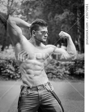 Male athlete sport 23073061