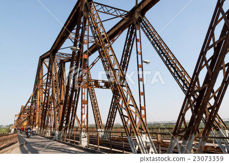 Vong nam，橫跨河內洪河的鐵橋的Long Bien橋樑 23073359