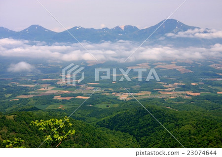 The Niseko mountain range of the early summer seen from Konbudake 23074644