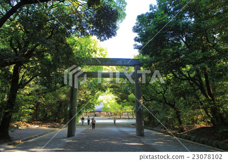 在熱田神社和本牧的鳥居 在熱田神社和本牧的鳥居 23078102