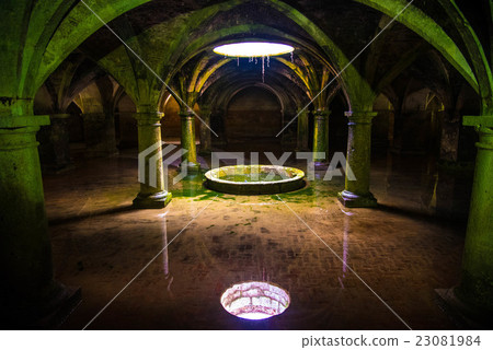 A mysterious place 23081984