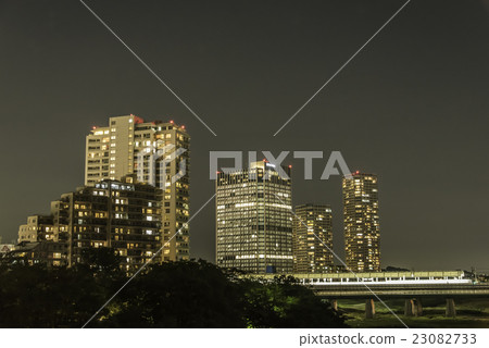 日光多摩川站周圍的夜景 23082733