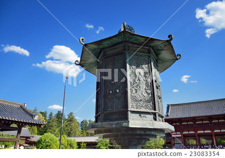 奈良Todai-ji寺廟金黃銅八角燈籠 奈良Todai-ji寺廟金黃銅八角燈籠 23083354