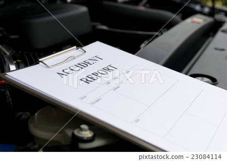 Mechanic Inspecting damage car Mechanic Inspecting damage car 23084114