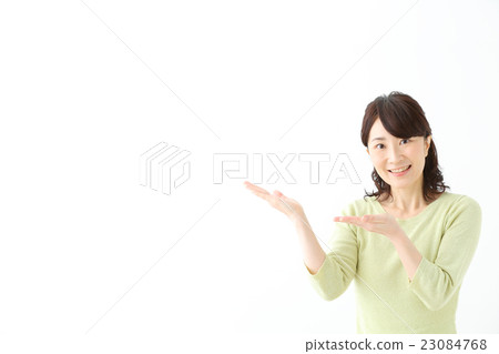 Recommended middle women 23084768