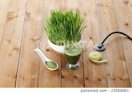 Wheatgrass juice and powder image Wheatgrass juice and powder image 23088061
