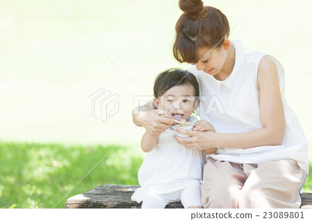 Mother and daughter  23089801