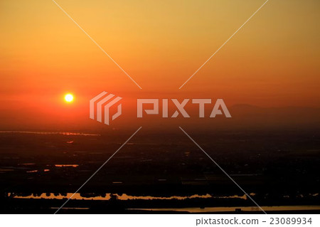 日出在月亮視圖森林裡 日出在月亮視圖森林裡 23089934