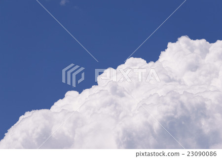 Symbol of midsummer Izumo Cumulonimbus cloudy sky blue sky background image oblique finished prediction figure Perth material airplane 23090086