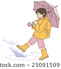 使用與踢池的小學女孩。 （雨衣+水坑+水濺） 23091509
