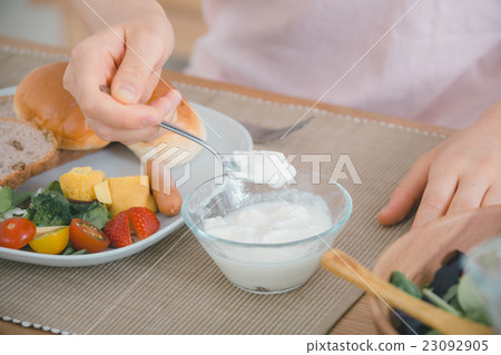 優格 優酪 酸奶 23092905