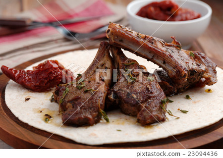 Lamb chops on a flatbread Lamb chops on a flatbread 23094436