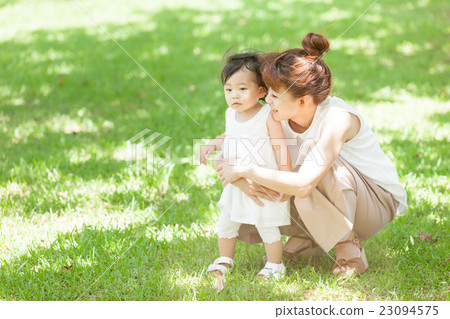 母親和女兒父母和孩子 23094575