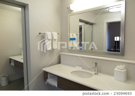 美式酒店浴室 23094693