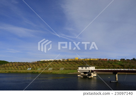 Long-length dam Long-length dam 23097140