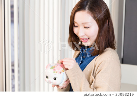 一個女人存錢 23098219