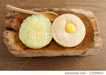Thai Custard with Sticky Rice 23099013