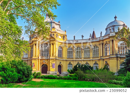 Vajdahunyad Castle (Hungarian-Vajdahunyad vara) Vajdahunyad Castle (Hungarian-Vajdahunyad vara) 23099052