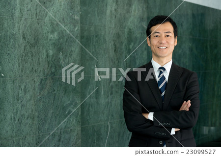 中間的商人 23099527