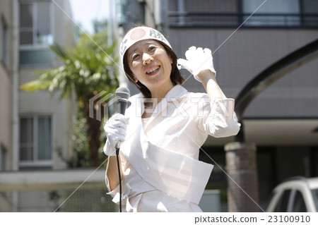 女候選人的街頭演講 23100910