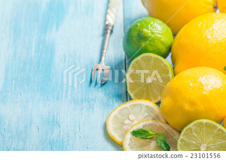 Fresh slice lemon Fresh slice lemon 23101556
