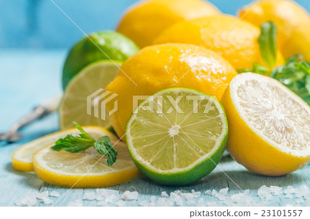Fresh slice lemon Fresh slice lemon 23101557