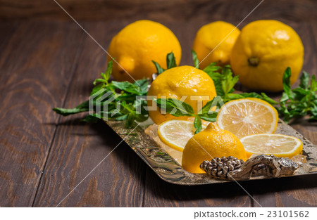 Fresh slice lemon Fresh slice lemon 23101562