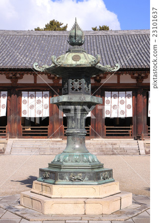“Horyu-ji Temple”Kishincho燈籠和Saijosan佛教寺廟的大禮堂 “Horyu-ji Temple”Kishincho燈籠和Saijosan佛教寺廟的大禮堂 23101637