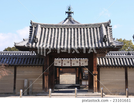 Horyuji Tozono Gallery Hall of Fame from the Quadruped Gate over the Corridor 23101681