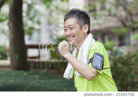 Middle-aged men jogging while measuring with a smartphone Middle-aged men jogging while measuring with a smartphone 23101792