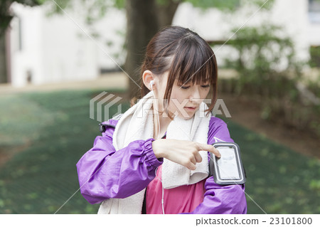 Women jogging while measuring with a smartphone 23101800