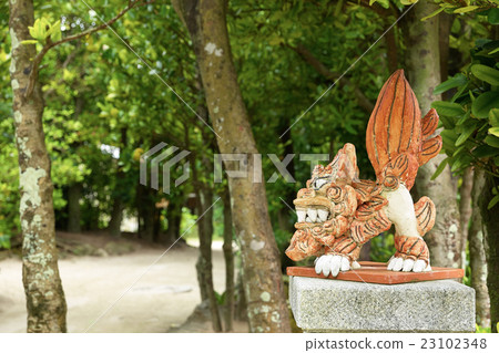 Fukugi trees protected by Shisa, Bise, Honkobe-cho, Okinawa Prefecture 23102348