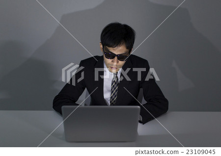 Internet crime fraud 23109045