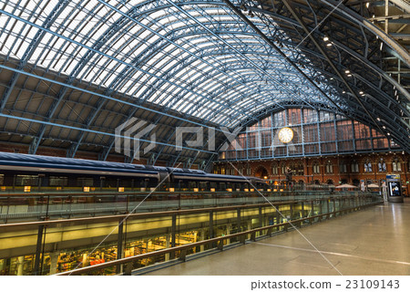 London St. Pancras Station 23109143