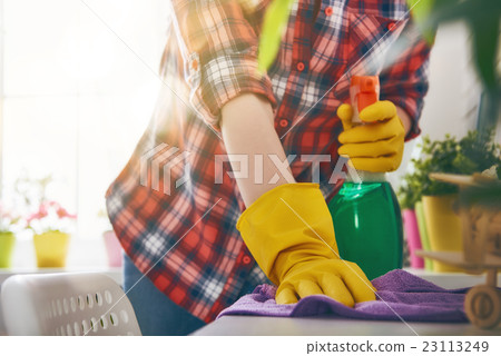woman makes cleaning woman makes cleaning 23113249
