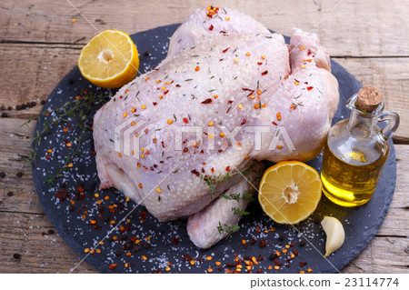 Whole raw chicken Whole raw chicken 23114774