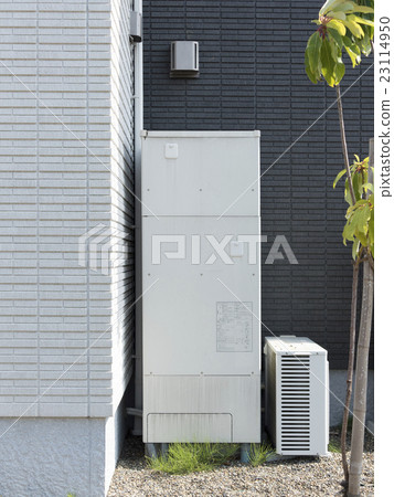 住宅設備電熱水器熱水器Eco可愛和空調室外機室外安裝示例 23114950