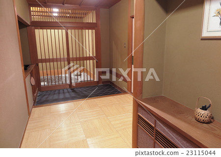 Ryokan room entrance 23115044