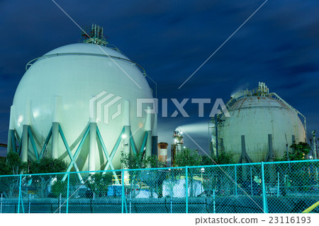 Gas Processing Plant at night 23116193
