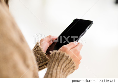 Woman use of mobile phone 23116581