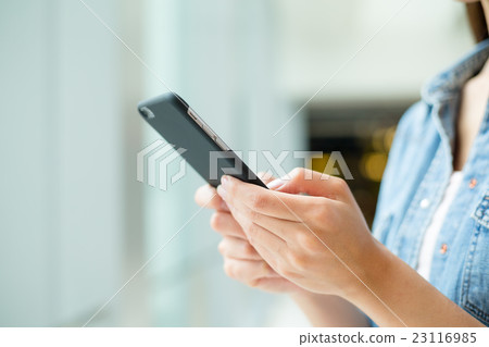 Woma use of cellphone Woma use of cellphone 23116985