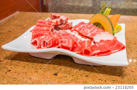 Raw fresh beef . 23118205