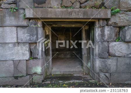 Tunnel of old brick . 23118763
