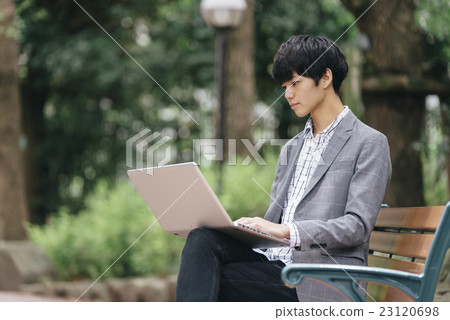 男性自然綠色室外個人計算機 23120698