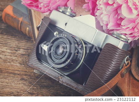retro photo camera retro photo camera 23122112