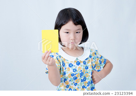 女孩發行黃牌 23123394