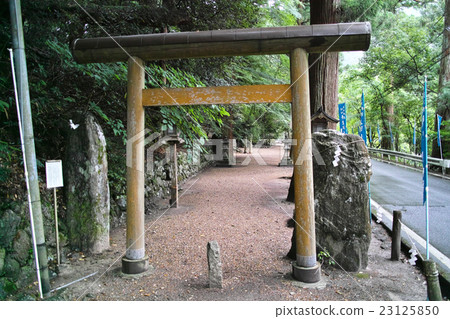 奈良Niji Rikamigami神社公司入口大矢石 奈良Niji Rikamigami神社公司入口大矢石 23125850