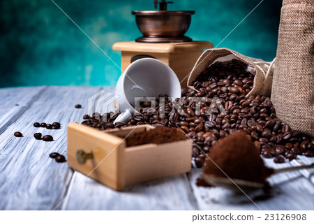 Jute bags with coffee beans and grinder Jute bags with coffee beans and grinder 23126908
