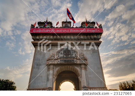 Patuxay Patuxay 23127065
